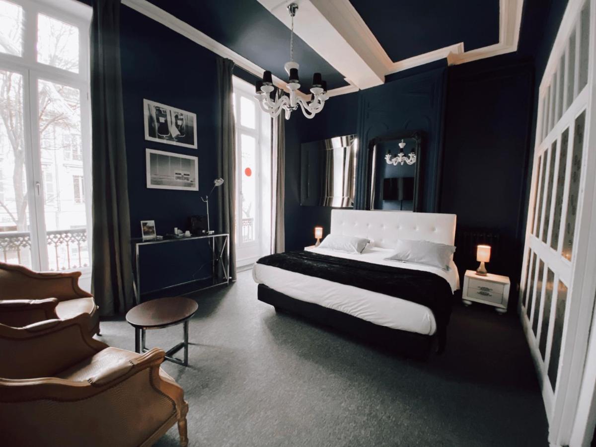 Royal Hotel นีมส์ ภายนอก รูปภาพ