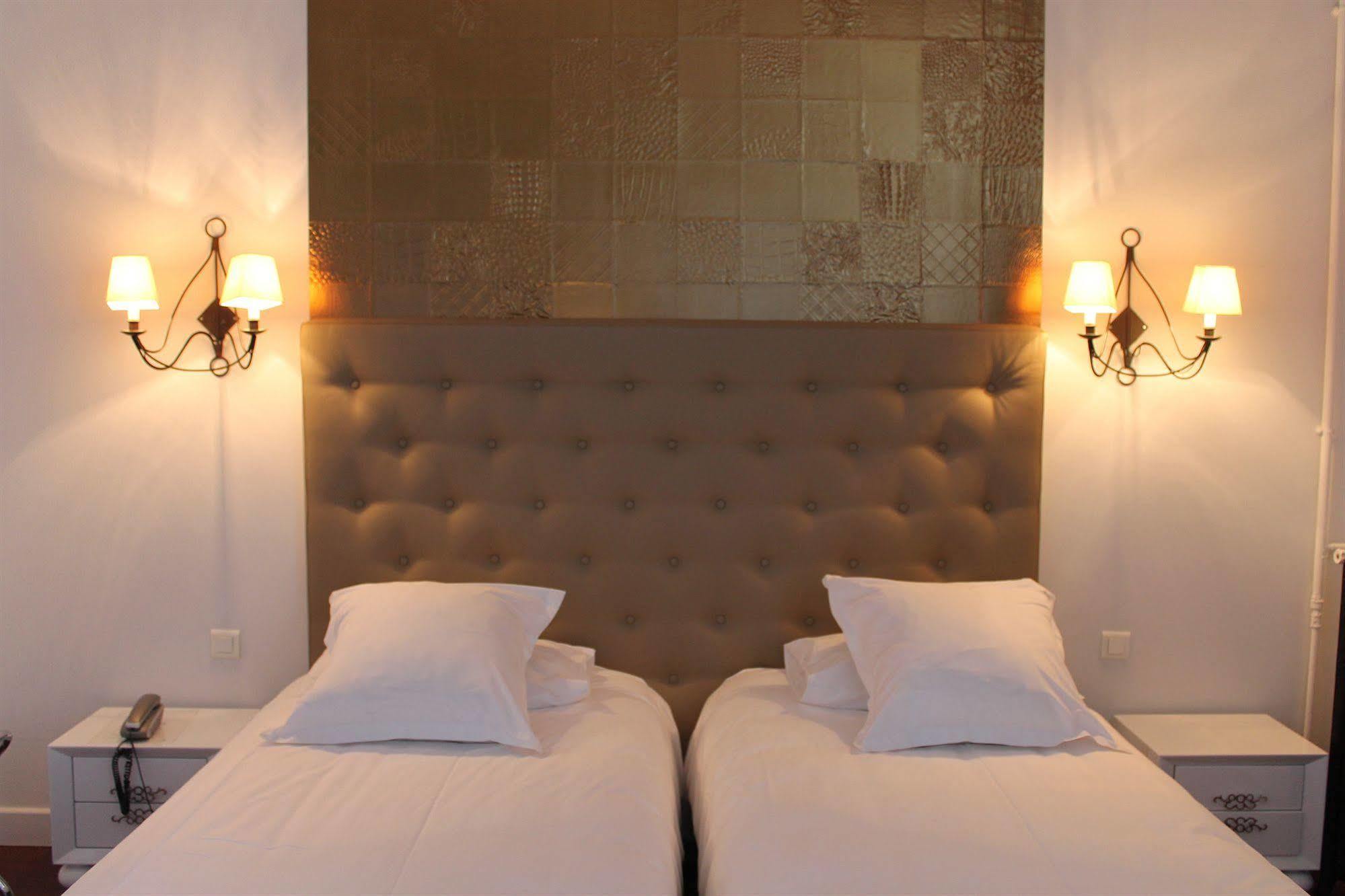 Royal Hotel นีมส์ ภายนอก รูปภาพ